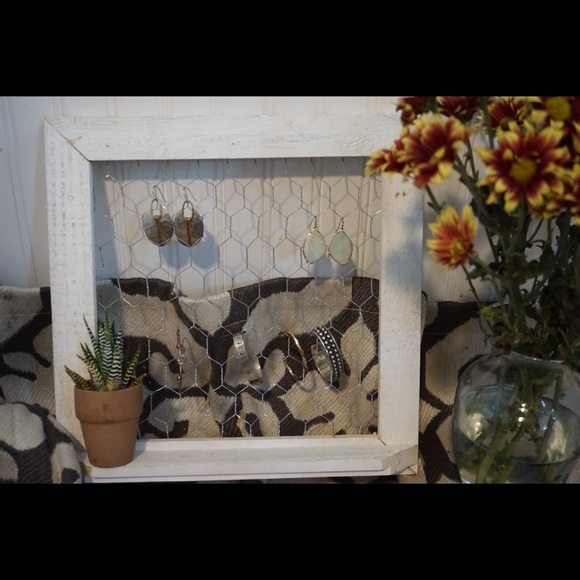 Distressed Jewelry Display - Picture 3 of 4